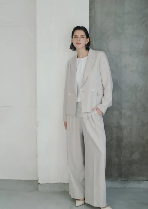 上品で洗練された大人のビジネスカジュアルスタイル