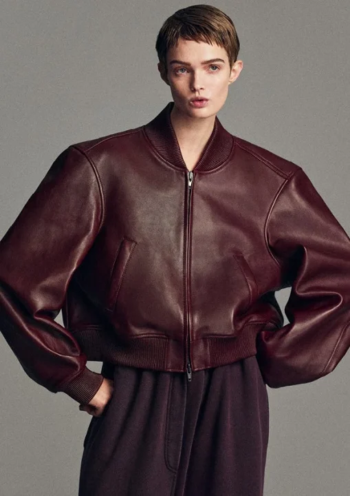 バーガンディのレザージャケット
