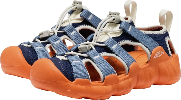 オレンジとブルーの子供用アウトドアサンダル