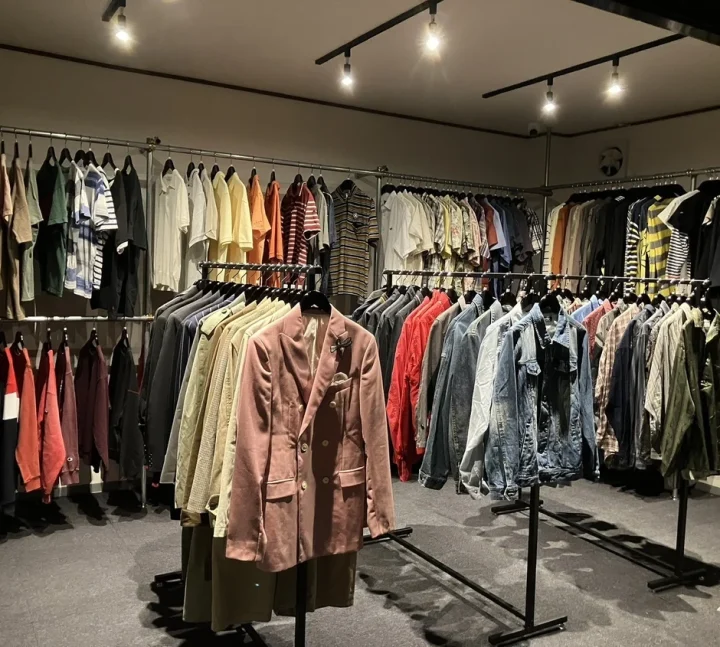 アパレルショップの店内