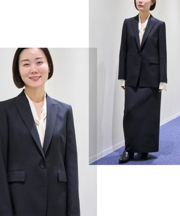 ネイビーのスーツを着用した女性