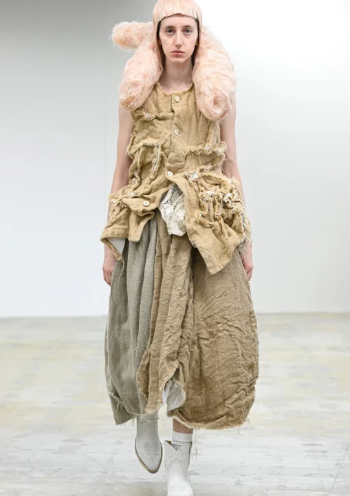 アバンギャルドなファッションモデル