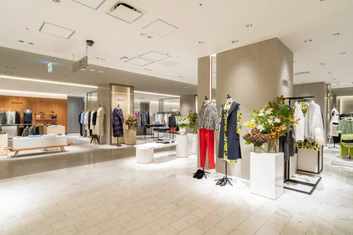 アパレルショップの店内