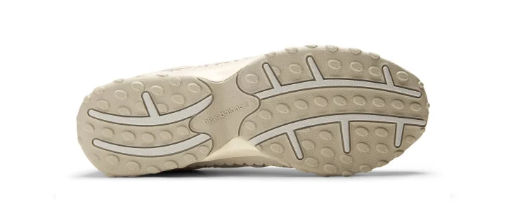 新カラーの「204L」靴底