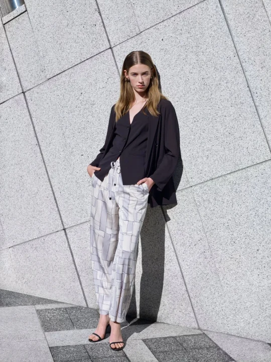 柄物パンツのスタイリング