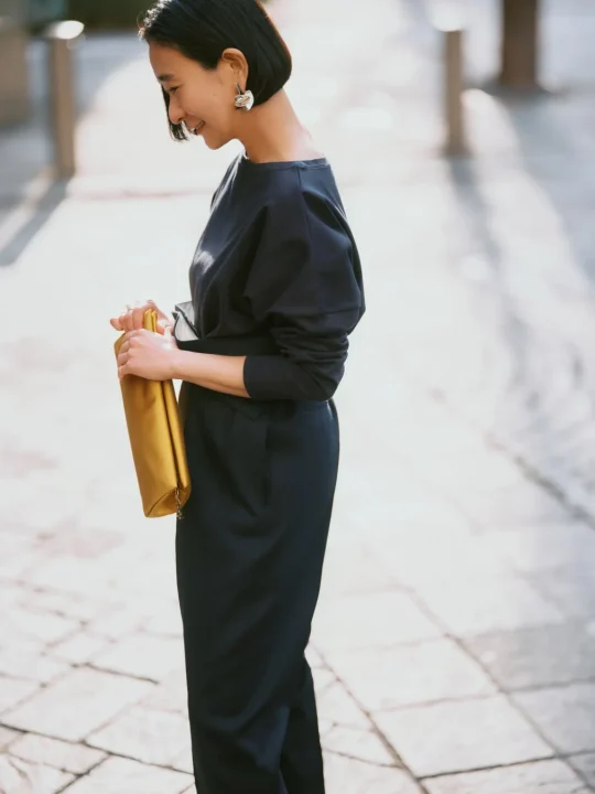 ポンチ素材ボートネックトップス