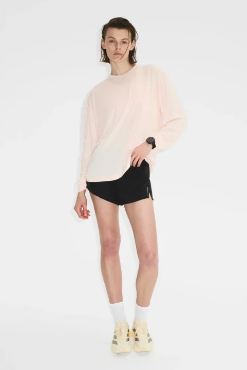 男性モデルのスポーツウェア