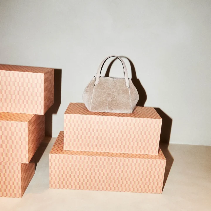 ベージュのふわふわバッグ