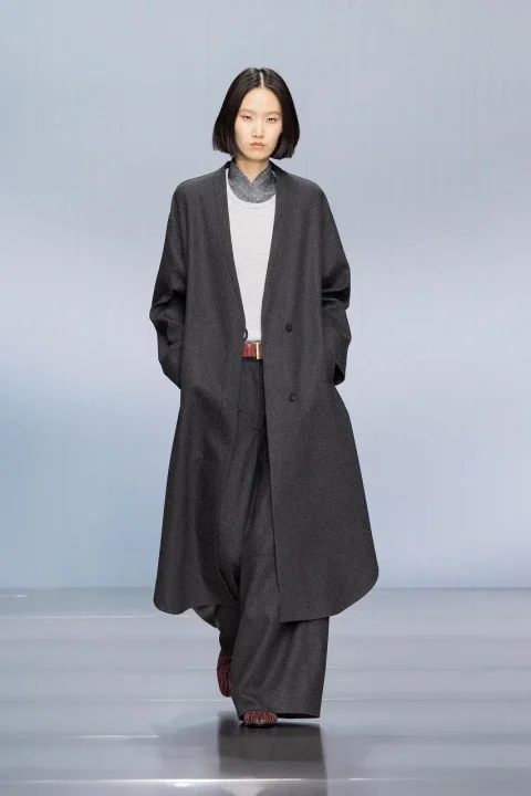 ロングコートとワイドパンツ