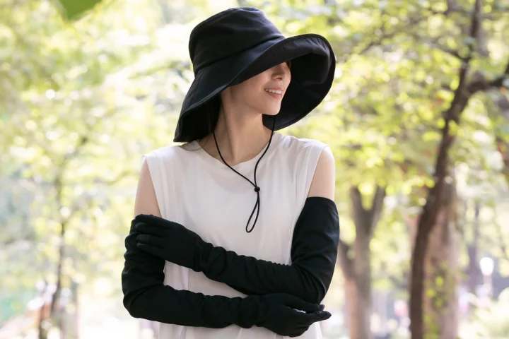 日よけ帽とグローブ