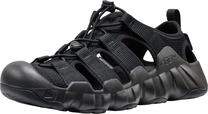 黒いKEENアウトドアサンダル