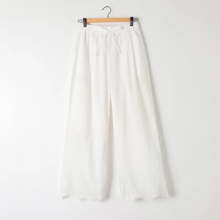 裾刺繍イージーパンツ（シロ）