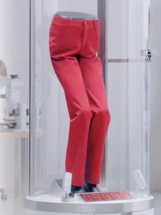 赤いパンツのディスプレイケース