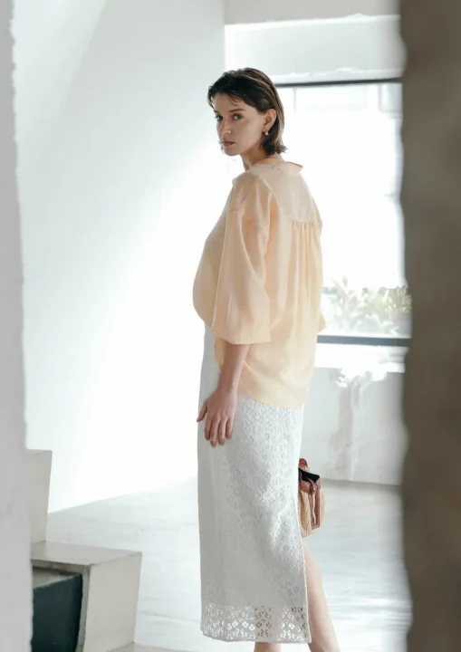 軽やかで上品な夏の装い