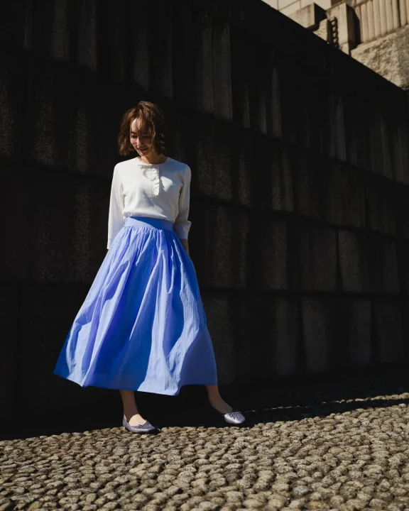 フリルデザインヘンリーネックニット