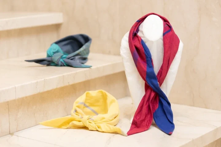 ヘッドバンドのディスプレイ