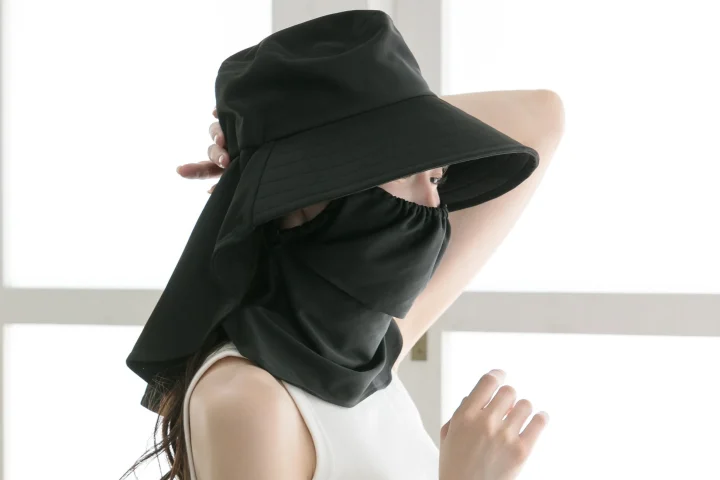 日よけ帽子とフェイスカバー