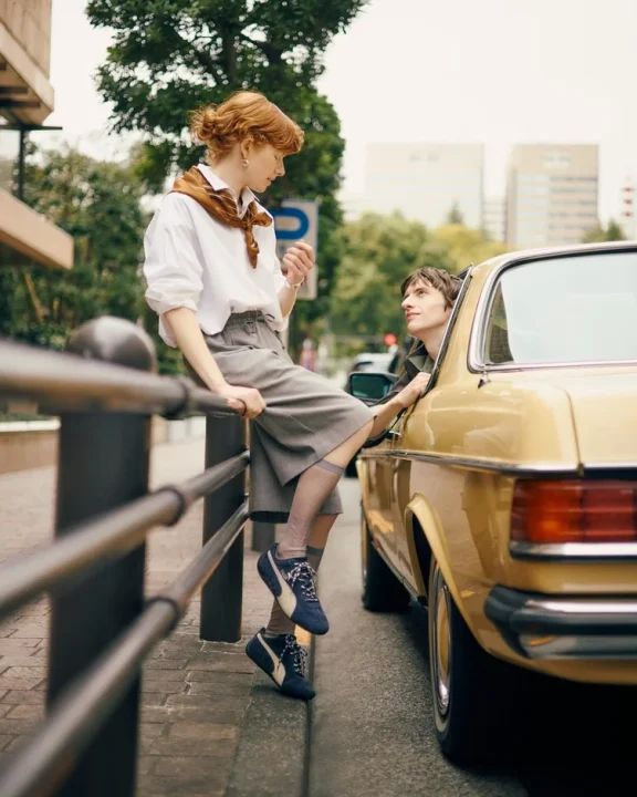 カップルとクラシックカー