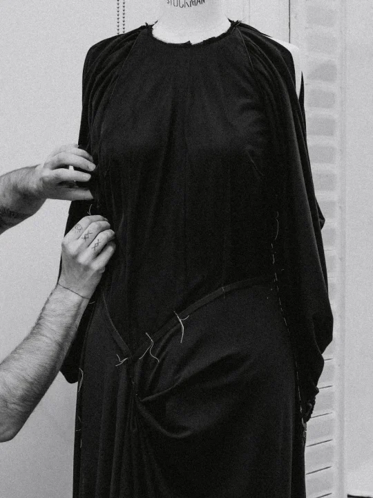 仕立て中のドレス