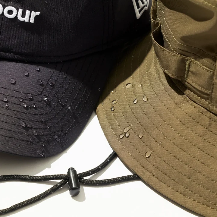 撥水加工が施されたキャップとハット