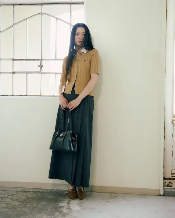 ベージュニットポロ