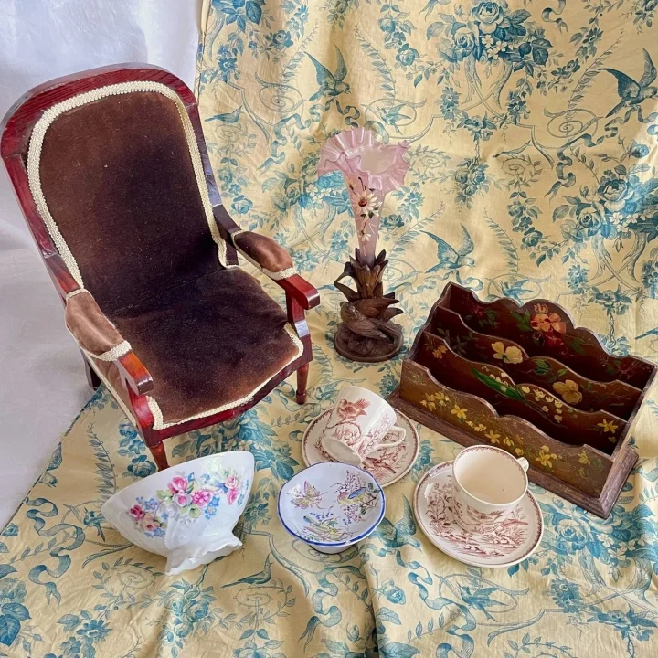 アンティーク家具と食器