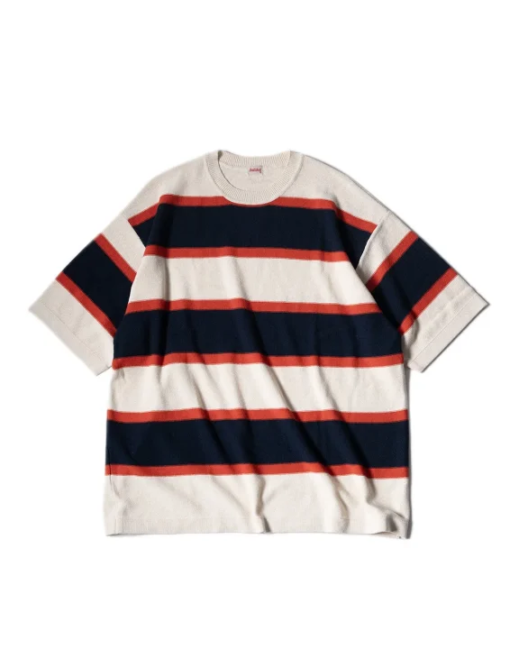 ボーダー柄の半袖ニットトップス