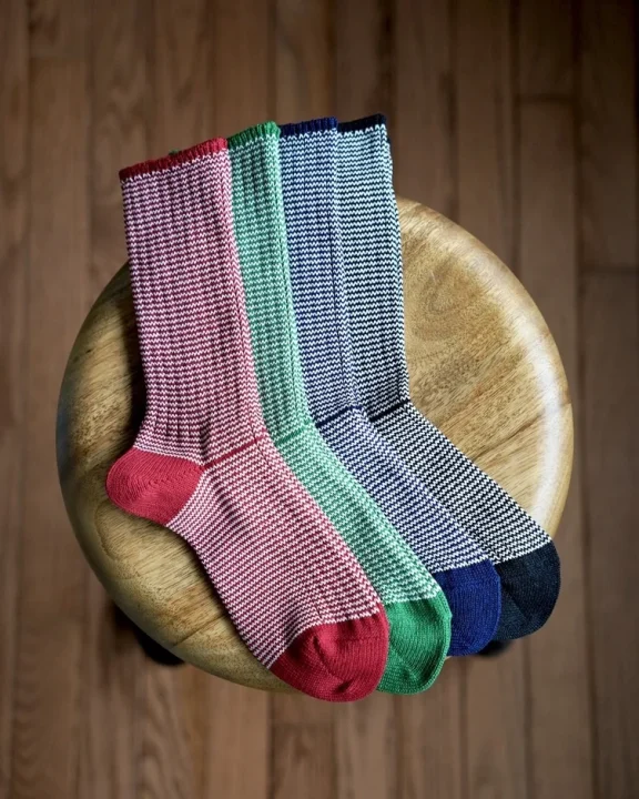 カラフルな千鳥格子柄の靴下