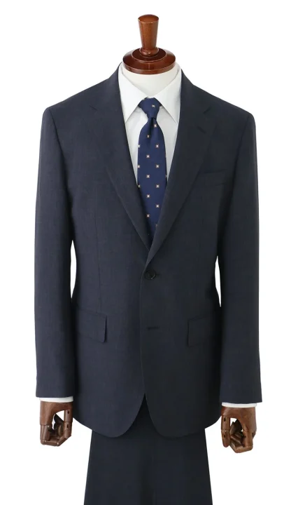 紺色のスーツ