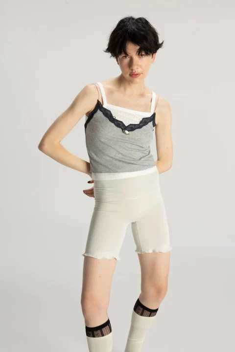 女性モデル、キャミソール、レギンス