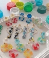 ペットボトルキャップを再利用したアクセサリー