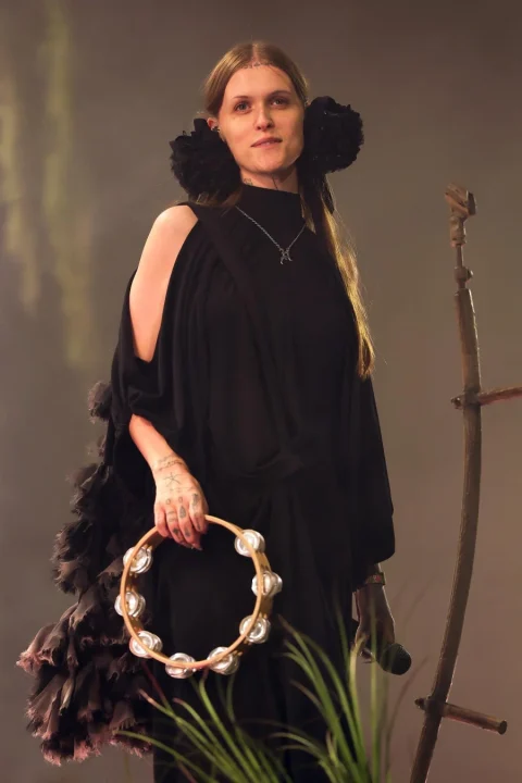 エセル・ケイン氏のパフォーマンス姿