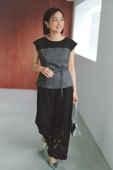 バイカラーブラウスとレースパンツのスタイリング