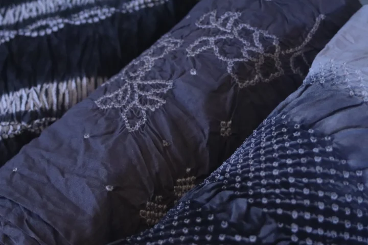 複数の藍染め絞り染め布地