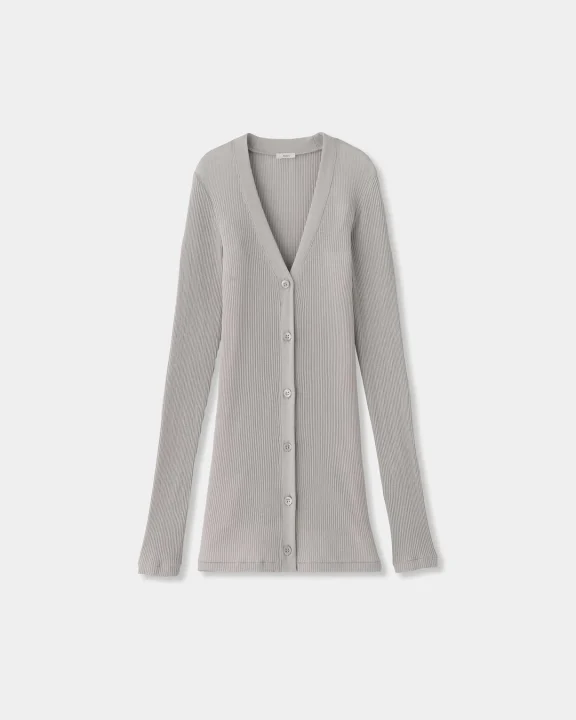 グレーのカーディガン