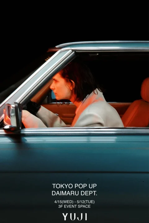 車を運転する人物とイベント情報