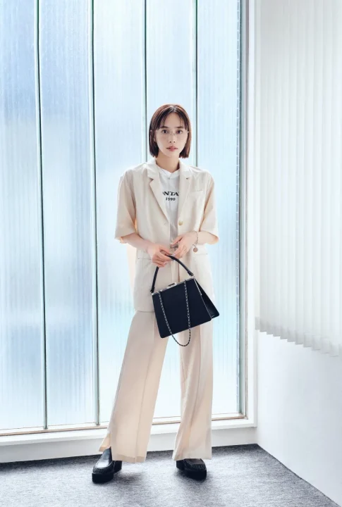 裾ベンツスリットイージーパンツのオン/オフスタイル1