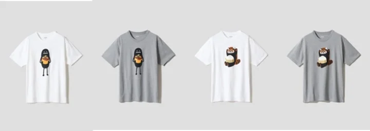 白とグレーのTシャツが4枚並んでおり、それぞれ異なるキャラクターデザインが施されています。たこ焼きを持つ黒いキャラクターと、おにぎりを持つレッサーパンダのイラストが特徴です