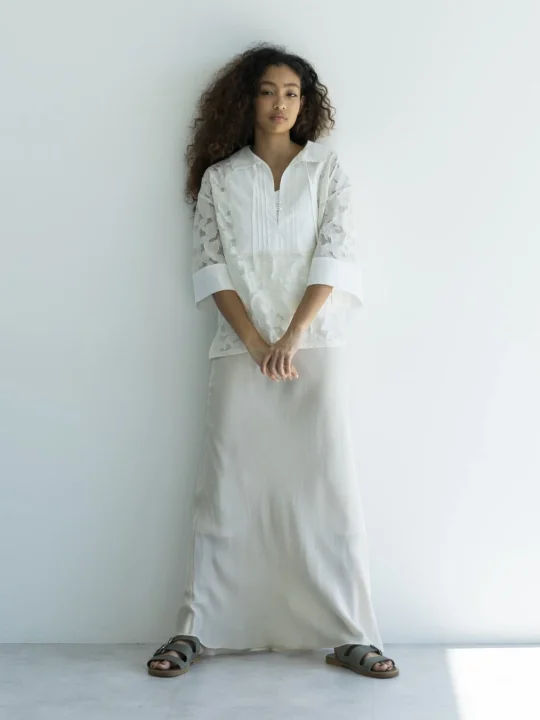 ジャガードタキシードブラウスとキュプラフィブリルバイアスロングスカート