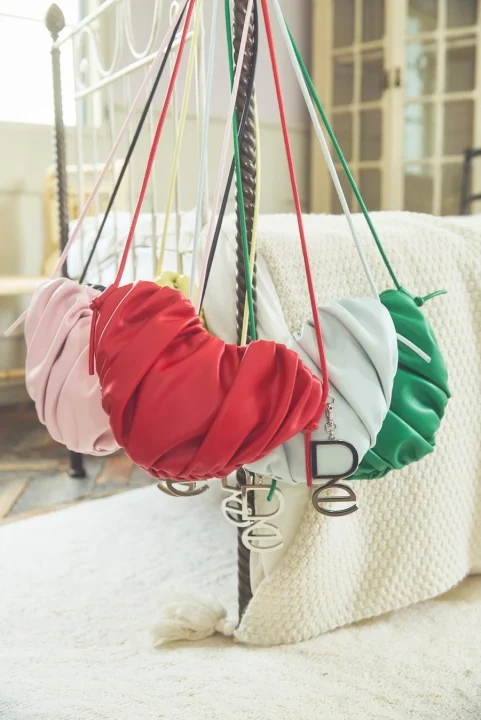 カラフルなバッグ