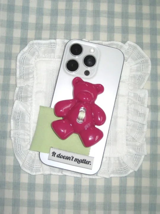 ピンクのクマ型スマホグリップ