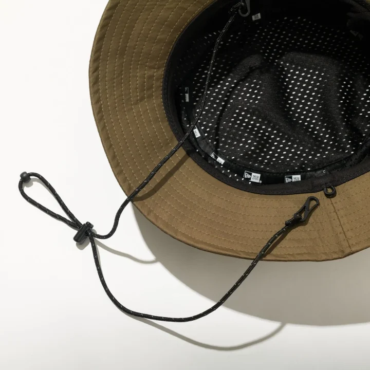 アドベンチャーハットの内側と顎紐