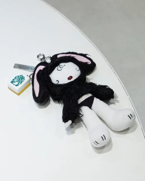 黒いうさぎのぬいぐるみキーホルダー