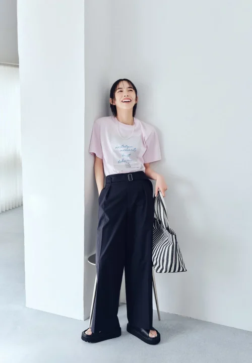 マルチファンクションセミワイドタックパンツのオフスタイル