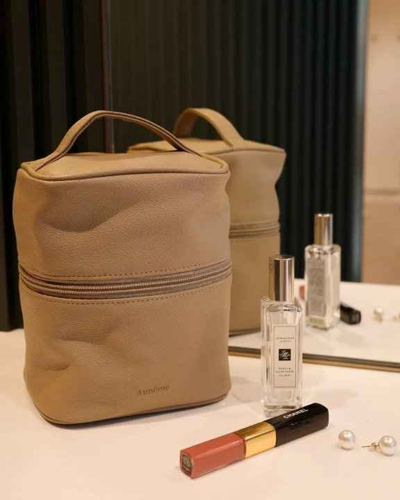 Aimêmeポーチとコスメ