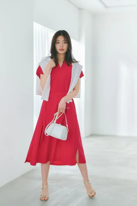 ワンピースとカーディガンのコーディネート