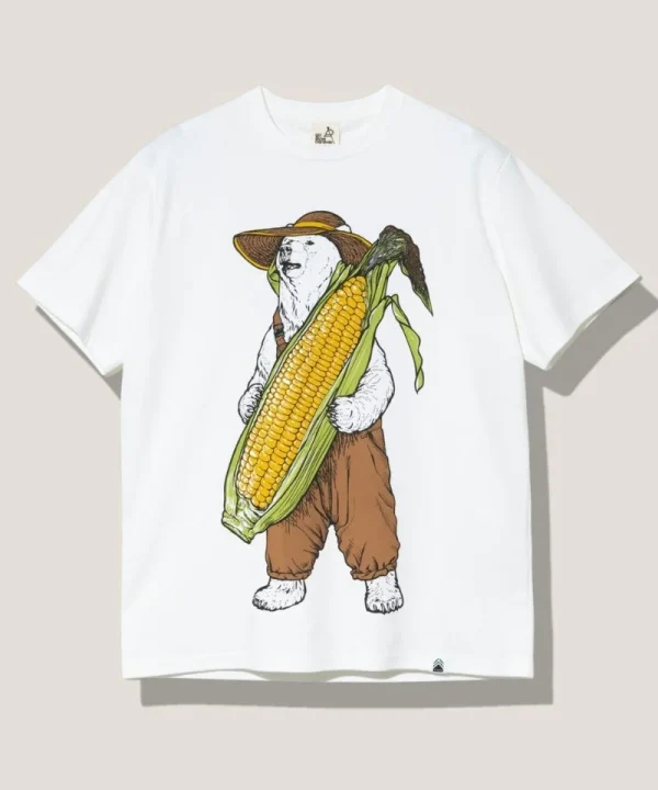 白いTシャツに、麦わら帽子とオーバーオールを着たシロクマが大きなトウモロコシを抱えているコミカルなイラストが描かれています。