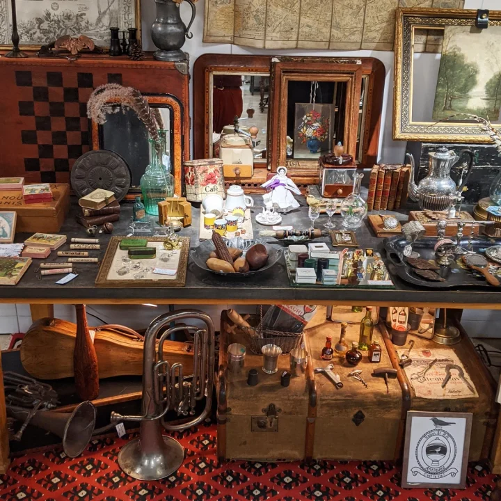 骨董品ディスプレイ