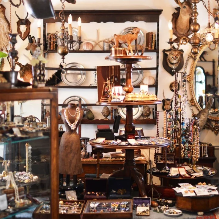 アンティークアクセサリーショップ