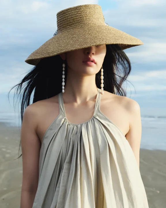 麦わら帽子の女性